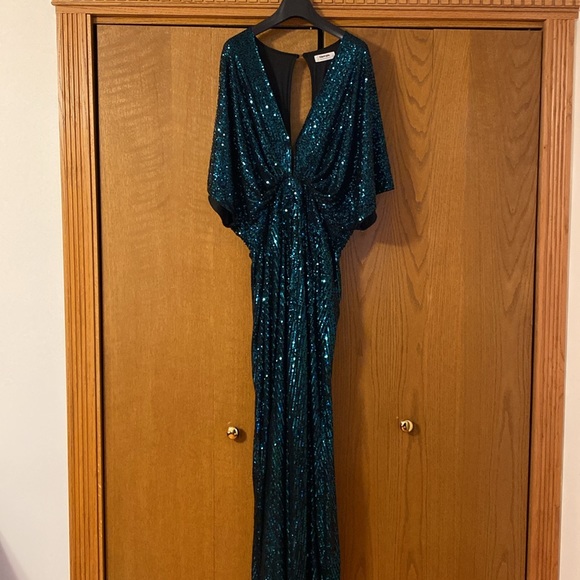 Showpo MIYAH MAXI DRESS - Picture 5 of 9